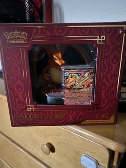 Pokemon Charizard EX Super Premium Collection Box