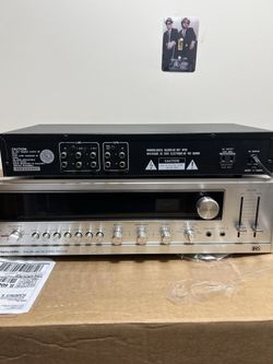 Vintage Realistic Stereo