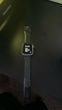 Apple Watch Series 6 (44mm GPS) – Great Condition