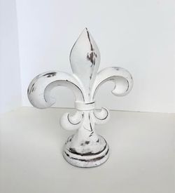 White Distressed Shabby Chic Fleur de Lis Sculpture