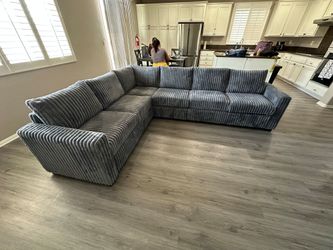 4 PC sectional  dark gray  new in a box.   Delivery Available.     Seccional color gris nuevo en caja