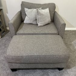 Double chair With Ottoman 