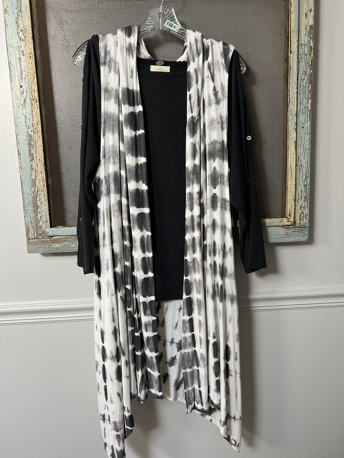 Hooded Uneven Hem Long Duster. Cardigan/with two slash pockets Saint Tropez West; Size XL.