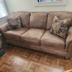 Larkinhurst Sofa, Loveseat
and Recliner Set