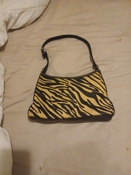 Med Size Leopard Textured Blk & Tan With Brown Charter Club Inner Snap 3 Divider With Red Interiour