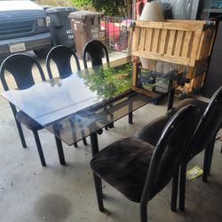 DINNER TABLE 