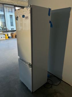 Bloomberg Fridge LIKE NEW