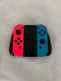 (L) Red and (R) Blue Joycons