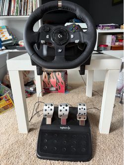 Logitech G920 Driving Force Racing Wheels and Pedals