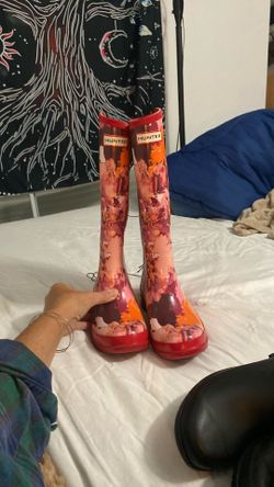 Red Camo Hunter Women’s Size 7 Rain Boots