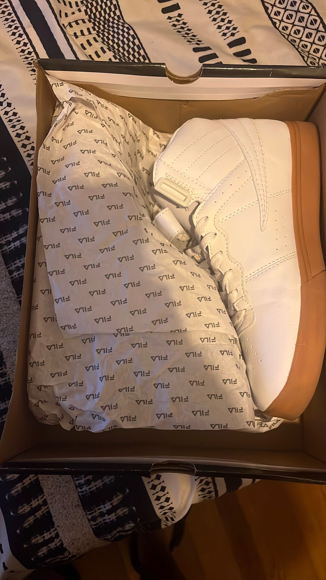 Fila Size 9 White And Tan