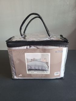 Modern Elegance Queen Duvet Cover Set - Light Gray (New)