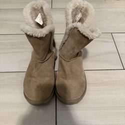 ✨American Eagle Women’s Winter Style Boots Size 6✨