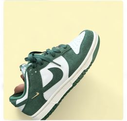 Nike Dunk Low in Summit/Gorg Green/Metallic gold
