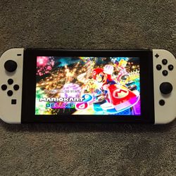 Switch V2 with 512gb and 120 Switch Games