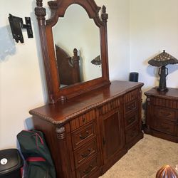 Queen Bedroom Set - Dresser W/mirror, 2 Nightstands And Bed Frame 