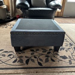 Ottoman w/Lift