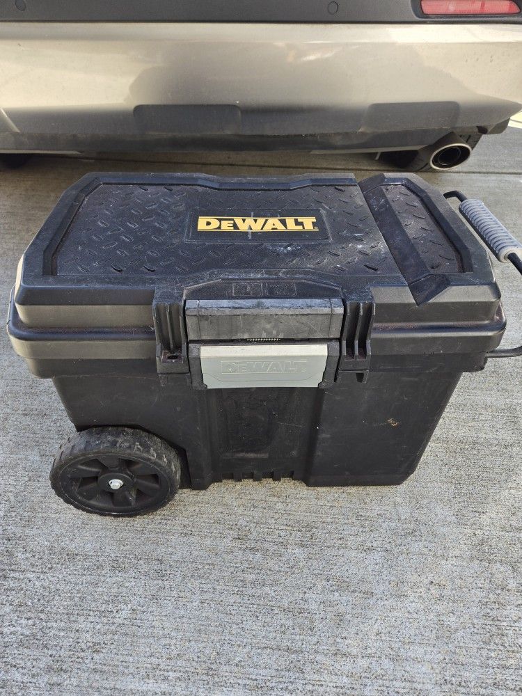 Dewalt  Tool Box On Wheels