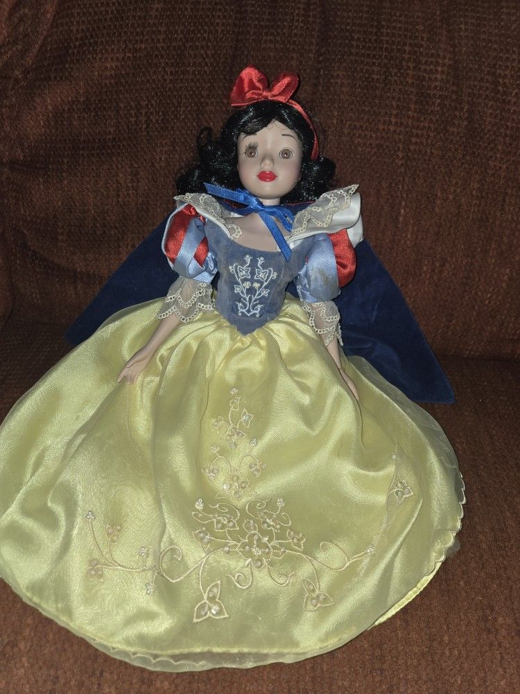 Snow White Porcelain Collectable Doll