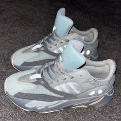 Stylish blue And Gray Sneakers Youth Sz 6.5