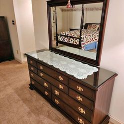 Dresser With Mirror