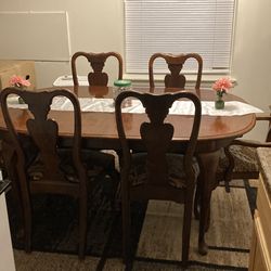 Dining room table and  6 chairs