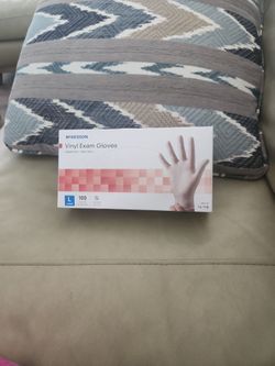 10 Boxes Of White Vinyl Exam Gloves - Large