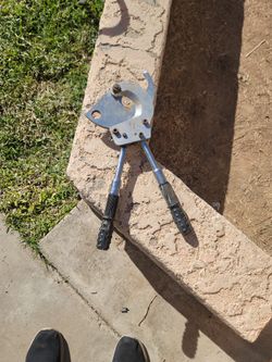 Ratchet cable cutters