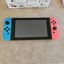 Like New Adult Owned Switch Bundle. Pick Up Milwaukie Or