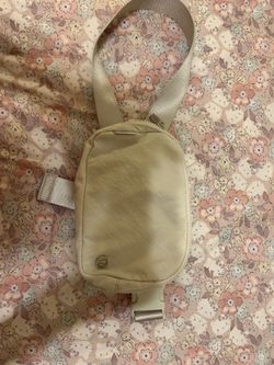 Lululemon fanny pack