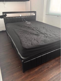 QUEEN SIZE MATTRESS WITH CHARGING PORT FRAME