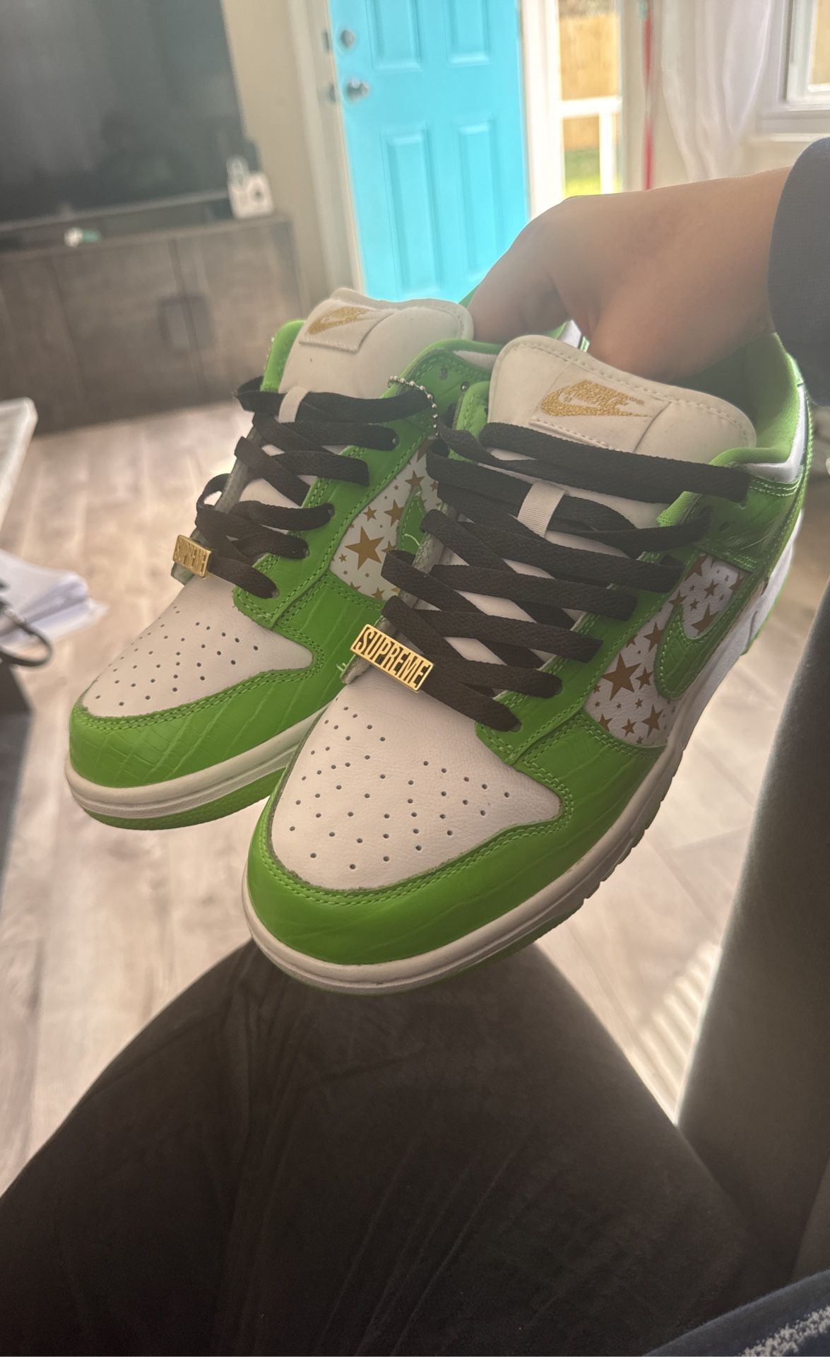 supreme star dunks low tops WORN ONCE AUTHENTIC