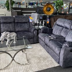 Beautiful Gray Micro-fiber Sofa And Love Seat On Sale $2,699/¡Hermoso sofá gris de microfibra y love seat a la venta por $2,699!