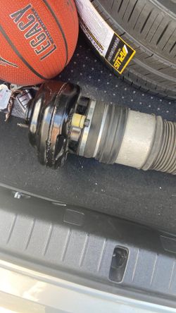 Bmw 2018, 750 I or 740 I rear driver side shock 100 percent like New