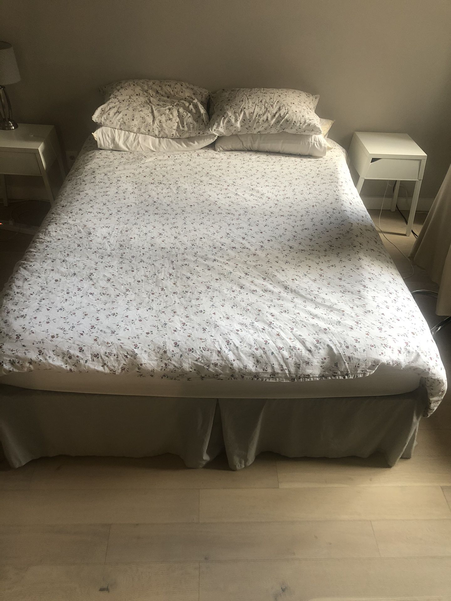 Bed with matress and pillows (only cash or Venmo)