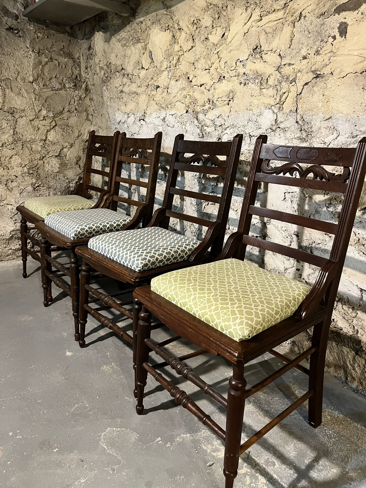 Free Dining Room Chairs - Wood - Victorian Style