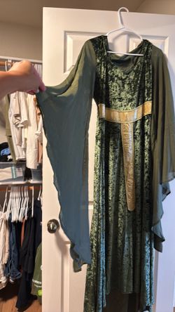 Green medieval women’s renaissance costume large