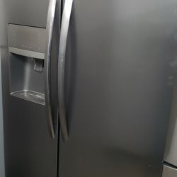 Fridgidaire Refrigerator