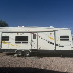 2006 Adrenaline 28’ Toyhauler