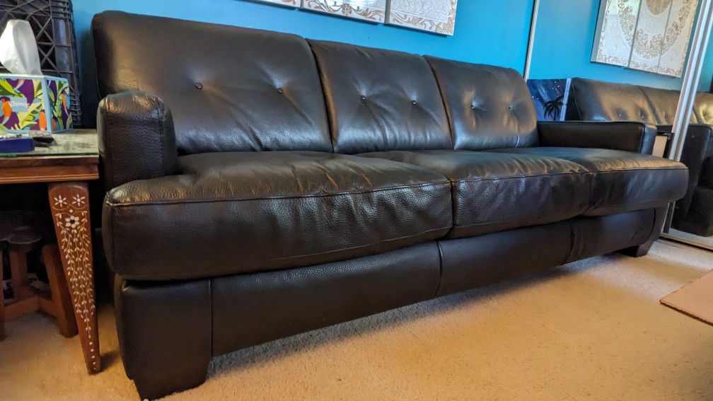 Black Leather Pull-out Couch