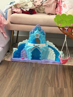 Frozen little people castle with extra figures