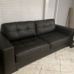 Brand New!!! Luigi Leather Sofa From Ashley 