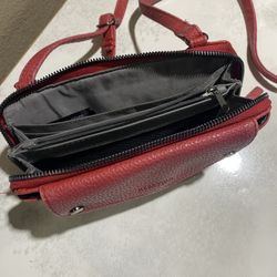  Kenneth Cole Reaction red pebbled leather crossbody handbag