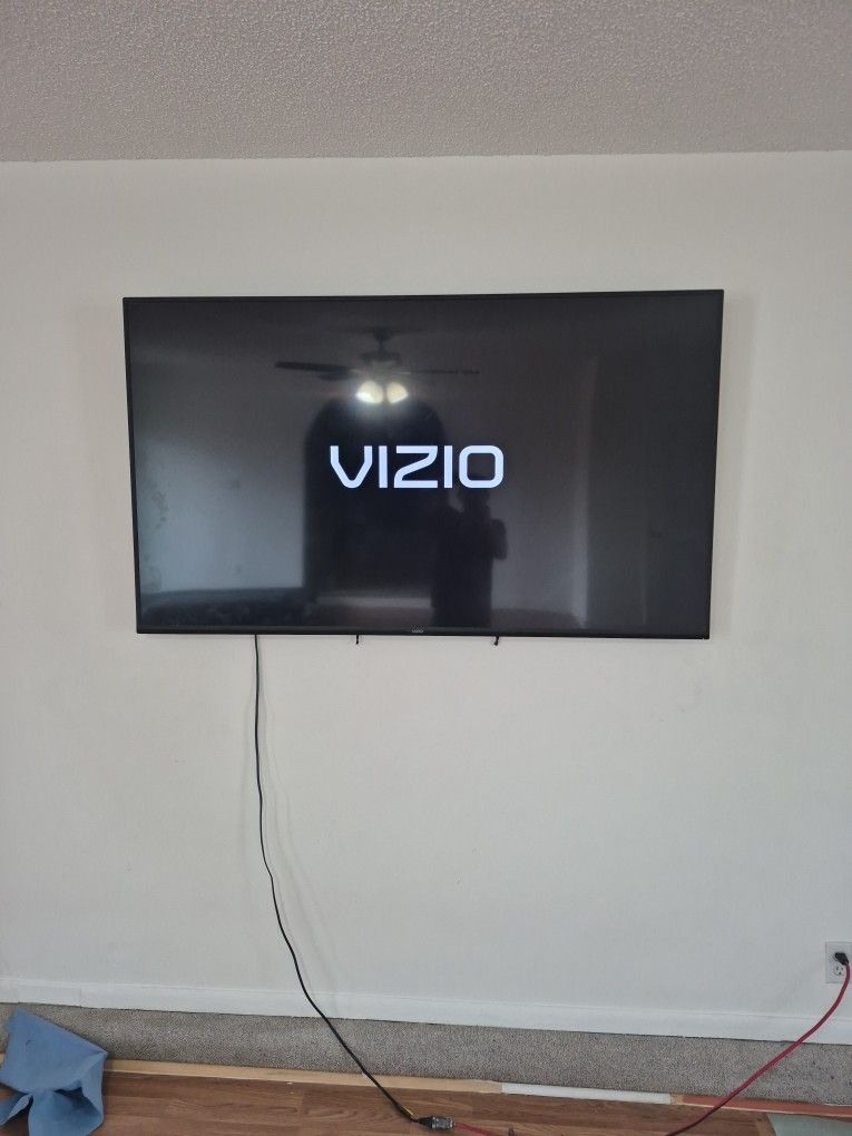 Vizio 70 Inch Wall Mount LED Smart TV
