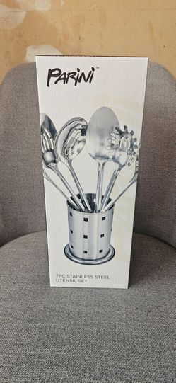 New utensil holder with utensils