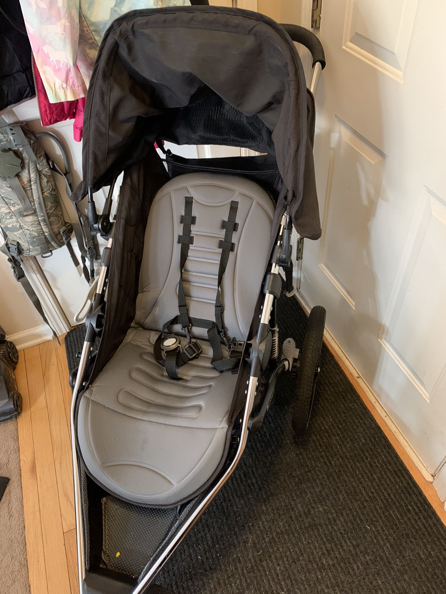 Black & Grey Baby Trend stroller