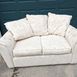 Loveseat 