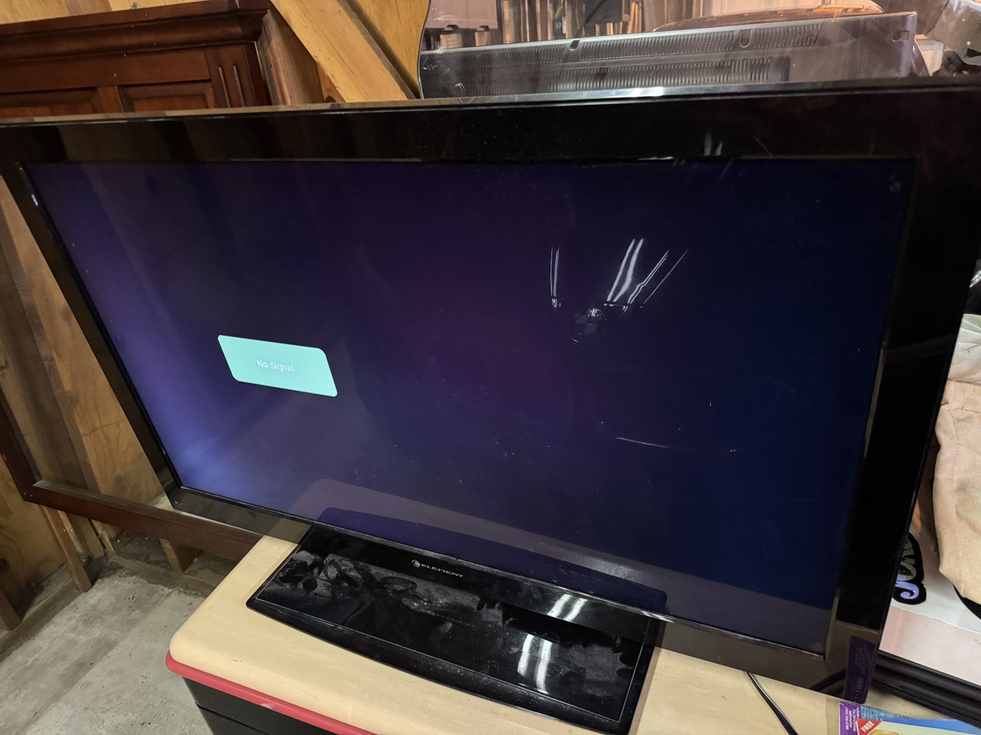 40 inch TV HDMI element