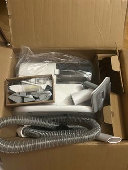 Pet grooming vacuum device