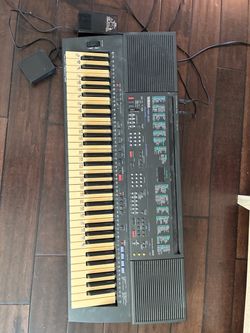 Yamaha PSR-500 -original pedal and power supply